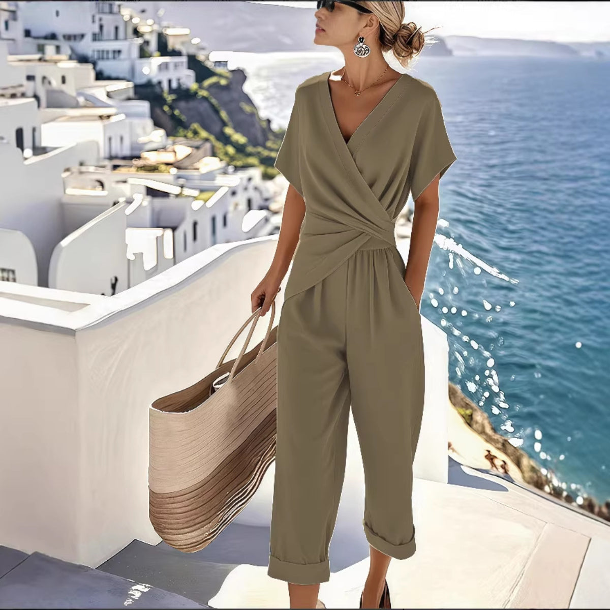 Νέα καλοκαιρινή άφιξη: Κομψό μονόχρωμο σετ με κοντομάνικο και ακανόνιστο κούρεμα