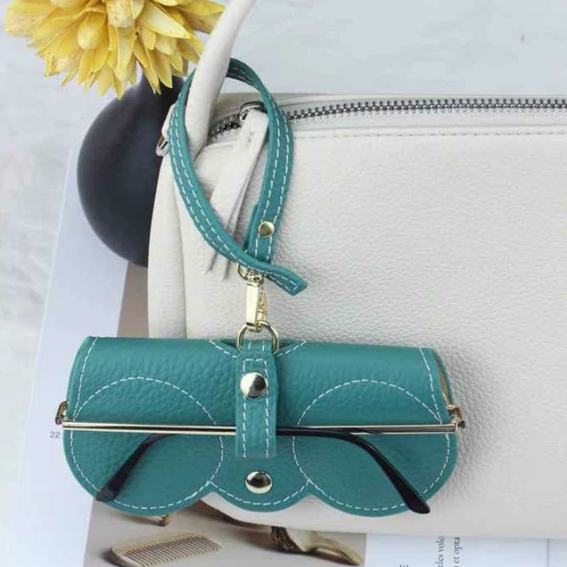 🔥【Cumpărați 1, primiți 1 gratuit】Geantă de depozitare pentru ochelari de soare din piele moale – Eleganță și protecție pentru ochelarii tăi-3924682