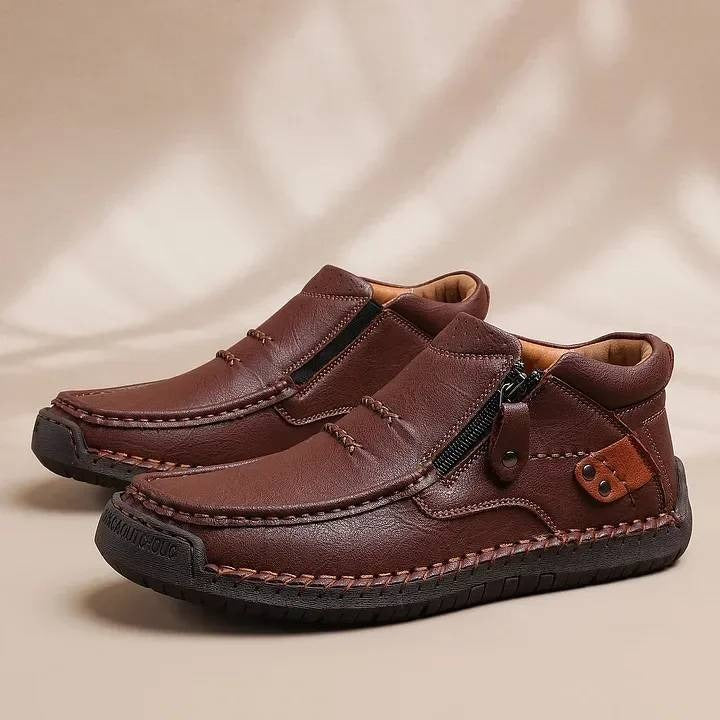 🔥【38-48】👞Botas de conducción antideslizantes hechas a mano de cuero premium para hombre: punta ancha, soporte de arco