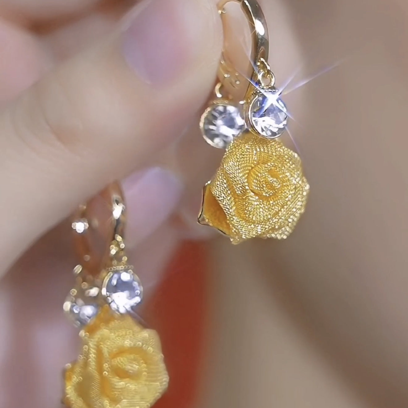 💎🔥Cumpărați 1 obțineți 1 gratuit🔥🎀Cercei unici de lux, ușori, noi 2025, cercei metalici de înaltă calitate cu trandafir-4012725